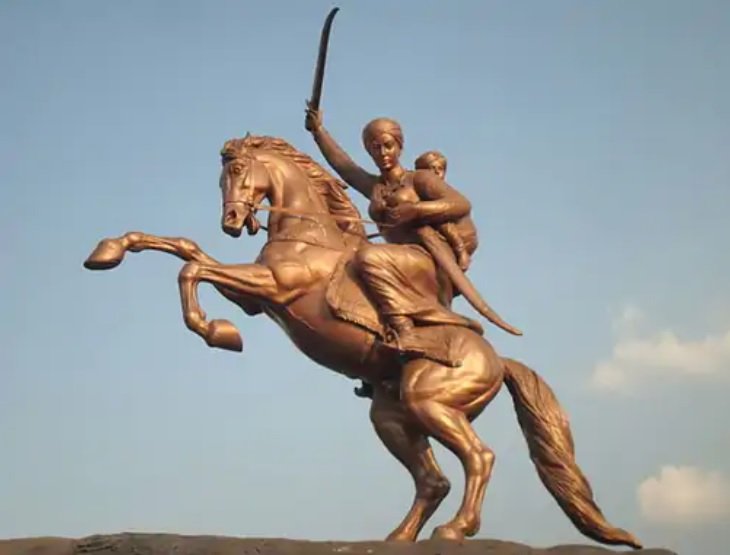 धन्य धन्य झाशीची राणी । स्वा. सावरकरांची नात शाहीर विनता जोशी यांनी सादर केलेला पोवाडा